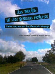 Des poules et des grosses voitures
